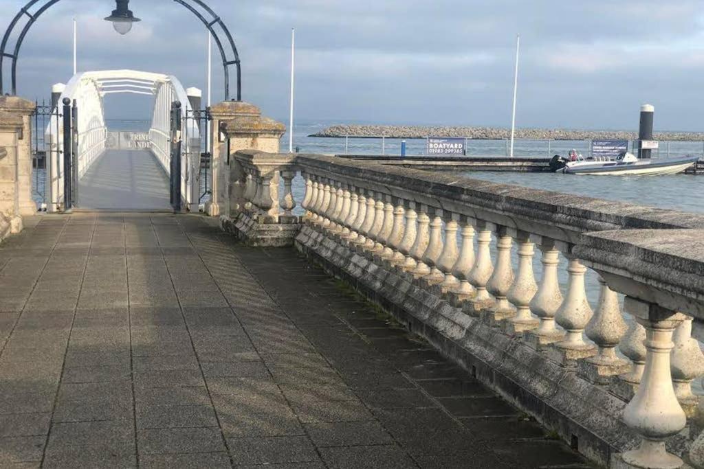 Stunning- The Nautilus Bungalow Cowes Iow ภายนอก รูปภาพ